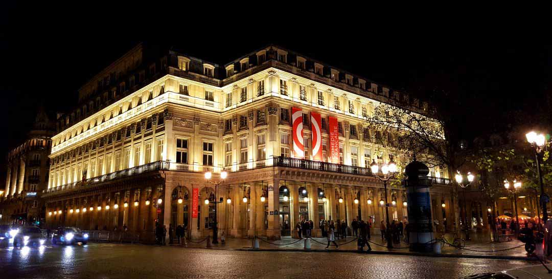 La comédie Française fondée en 1680 et résidant depuis 1799 salle Richelieu au cœur du Palais-Royal dans le 1ᵉʳ arrondissement de Paris.