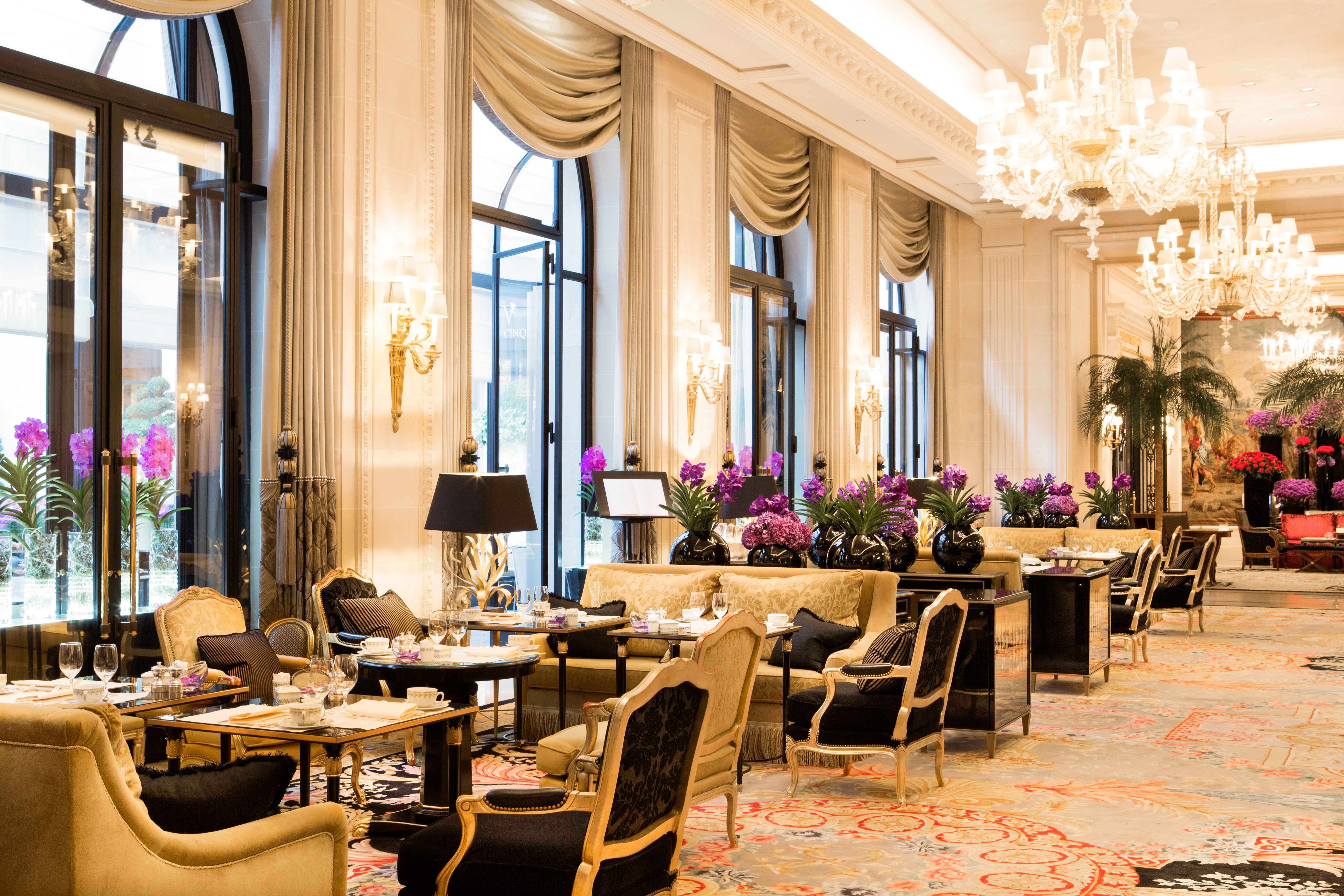 4 seasons paris. Отель Георг 5 в Париже. Four Seasons Hotel Париж. Four Seasons Hotel George v. Four Seasons George v Paris.